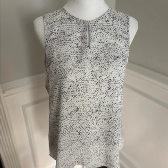 Violet & Claire Speckled Gray and White pattern sleeveless flowy Top - Picture 6 of 12